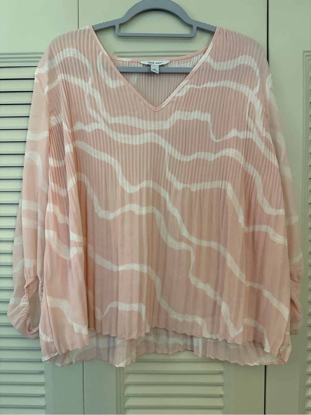 Nine West Blush Pink Pleated V-Neck Tunic with White Wave Print